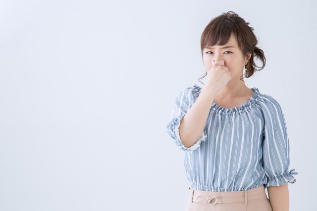 部屋に残った異臭は特殊清掃前で消臭しましょう