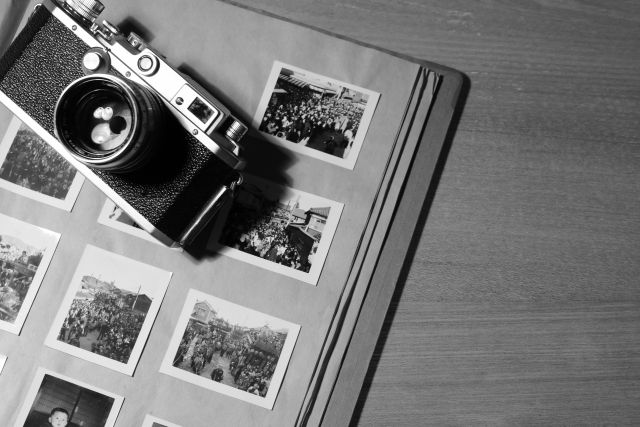 遺品整理で出てきた思い出の写真は遺品供養を | 遺品処分は名古屋【こころテラス東海】