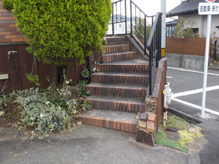 玄関前の階段のアフター