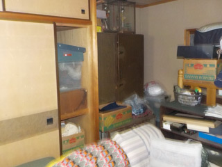 部屋４押入れのビフォア