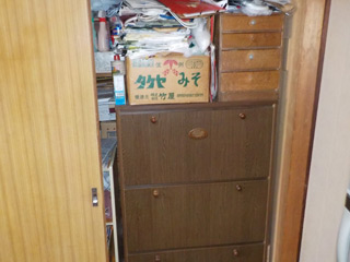 部屋3押入れのビフォア