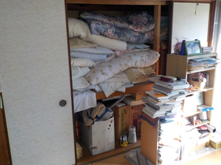 部屋２押入れのビフォア