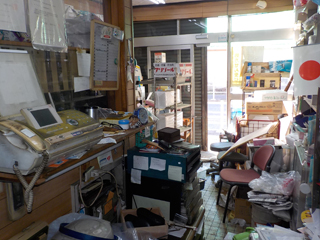 店舗内部からのビフォア