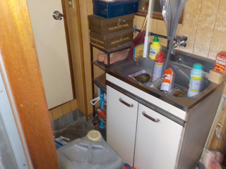 店舗裏流しのビフォア