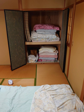 部屋4押入れのビフォア