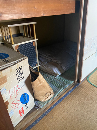 部屋４押し入れのビフォア