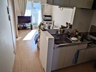 キッチンからリビンのビフォア