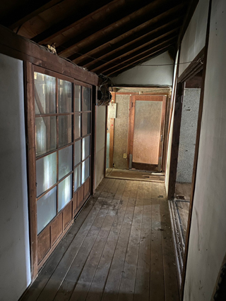 部屋4から廊下2のアフター