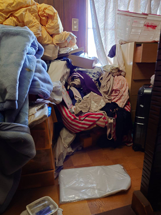 ２階部屋２の階段上ビフォア