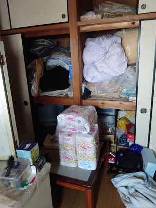 部屋3押し入れビフォア