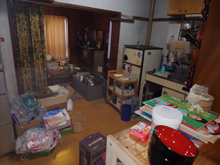 キッチンから部屋１のビフォア