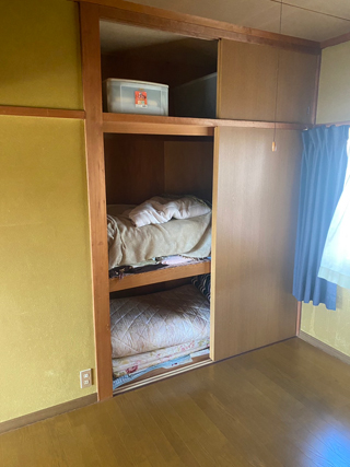 部屋5押し入れのビフォア