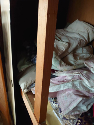 部屋２押し入れのビフォア