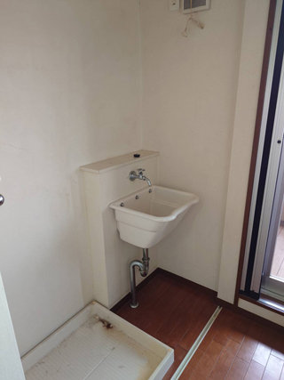 キッチン奥の洗濯スペースのアフター