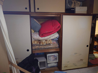 部屋４押し入れのビフォア
