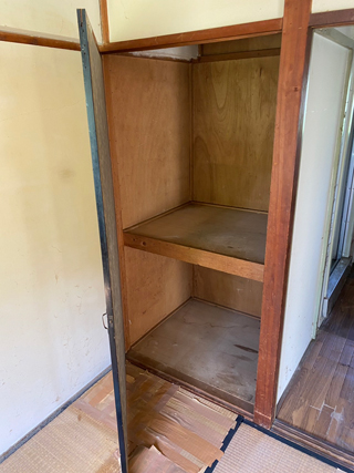 部屋２の押し入れ