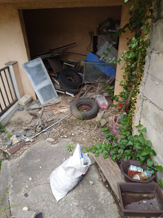 車庫下倉庫入口のビフォア