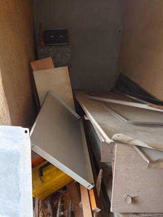 車庫下倉庫入口のビフォア