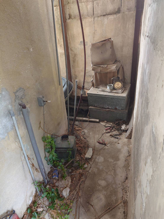 勝手口前のビフォア