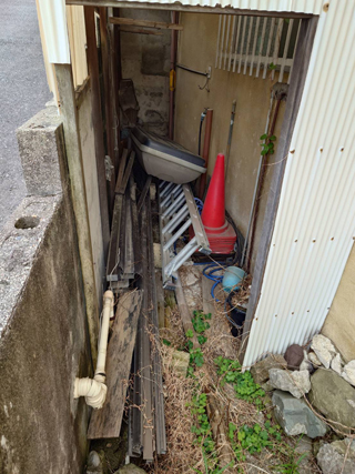 勝手口前のビフォア
