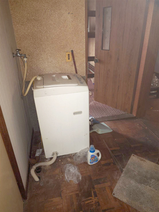 洗濯機置き場のビフォア