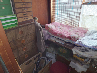 ミシン作業場のビフォア