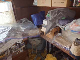 ミシン作業場のビフォア