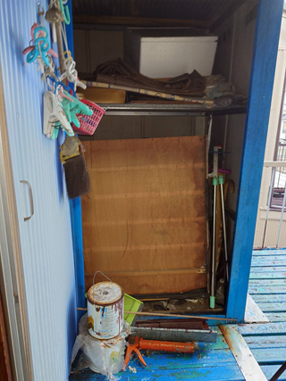 2階ベランダ倉庫のビフォア