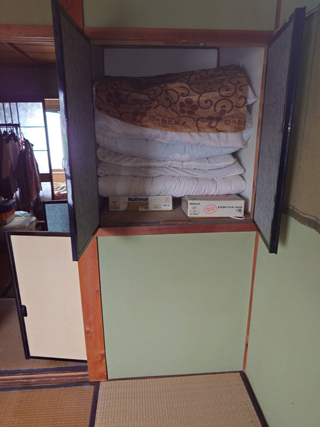 部屋4押し入れのビフォア