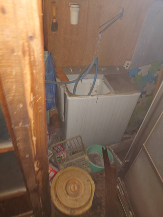 借家１洗濯機置き場のビフォア