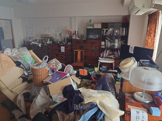 寝室からリビングのビフォア