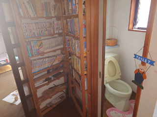 2軒目廊下とトイレのビフォア