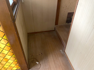 階段前のアフター