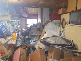 納戸右側のビフォア