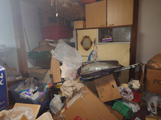 納戸右手前のビフォア