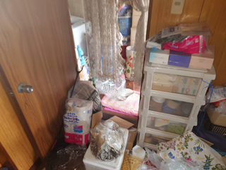 玄関洗面所入口のビフォア