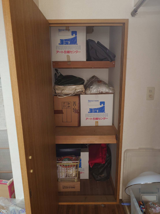 洗濯機置き場背面の押し入れのビフォア