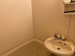 浴室浴槽上のアフター