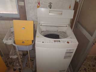 母屋洗濯機置き場のビフォア