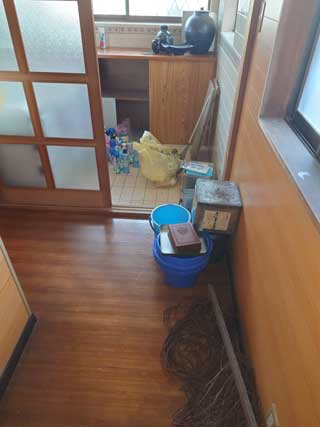 母屋廊下～洗面のビフォア