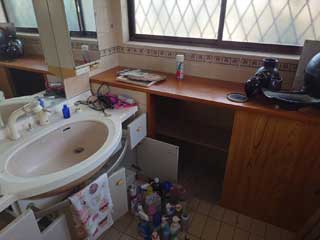 母屋洗面のビフォア