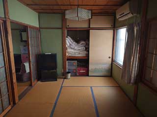 部屋５押し入れのビフォア