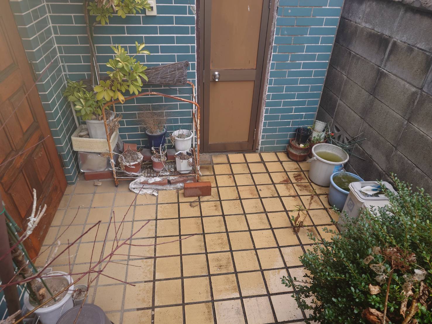 玄関前のビフォアアフター