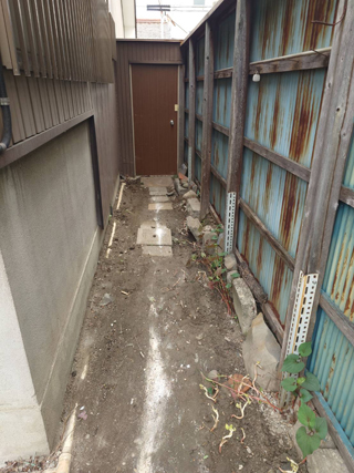 家横の庭に通ずる勝手口のビフォアアフター