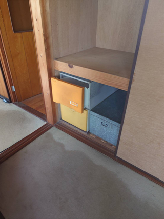 部屋１押し入れのビフォア