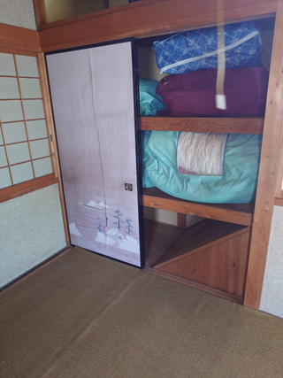 ２階部屋７押し入れのビフォア