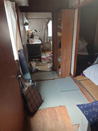 部屋５廊下前のビフォアアフター