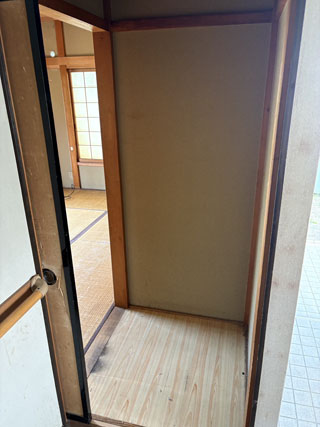 部屋１入口のビフォアアフター