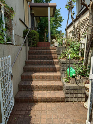 玄関階段のビフォアアフター
