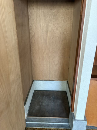 収納物を撤去した収納スペース